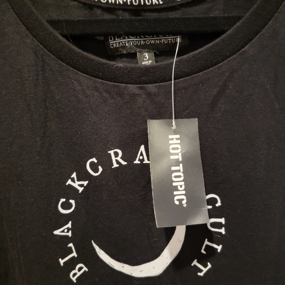 HOT TOPIC Blackcraft Crop Hook & Eye Graphic Tee Size 3 - Picture 6 of 16